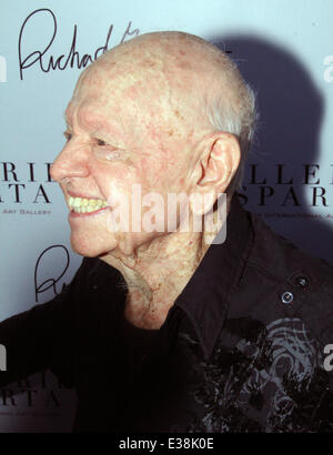 Heiligtum der Träumer: Richard Grieco Kunstausstellung Party - Ankünfte mit: Mickey Rooney Where: West Hollywood, CA, Vereinigte Staaten bei: 16. August 2013 Stockfoto