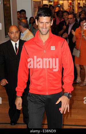 Novak Djokovic besucht die UNIQLO New Yorker Flagship-Store auf der Fifth Avenue mit: Novak Djokovic wo: Manhattan, NY, Vereinigte Staaten, wann: 20. August 2013 Stockfoto