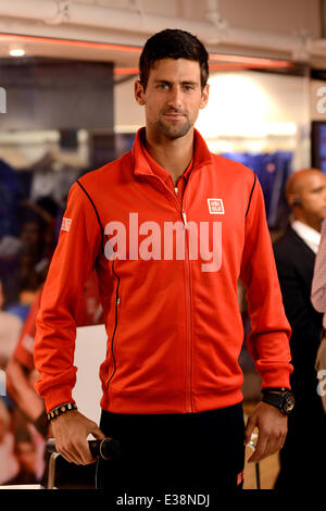 Novak Djokovic besucht die UNIQLO New Yorker Flagship-Store auf der Fifth Avenue mit: Novak Djokovic wo: Manhattan, NY, Vereinigte Staaten, wann: 20. August 2013 Stockfoto