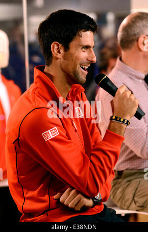 Novak Djokovic besucht die UNIQLO New Yorker Flagship-Store auf der Fifth Avenue mit: Novak Djokovic wo: Manhattan, NY, Vereinigte Staaten, wann: 20. August 2013 Stockfoto