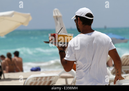 Die eklektische South Beach Viertel von Miami Beach glänzt mit Nachtleben – den ganzen Tag auf seine Art-Deco-Hotels. Stockfoto