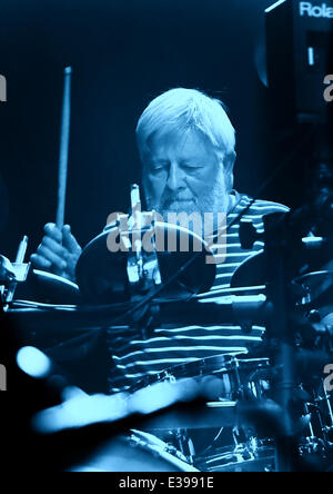 Neil Innes erklingt in Liverpool O2 Academy mit: John Halsey wo: Liverpool, Kingsland, Vereinigtes Königreich bei: 26. August 2013 Stockfoto