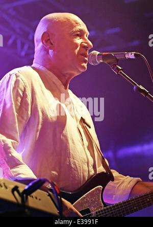 Neil Innes erklingt in Liverpool O2 Academy mit: Neil Innes Where: Liverpool, Kingsland, Vereinigtes Königreich bei: 26. August 2013 Stockfoto