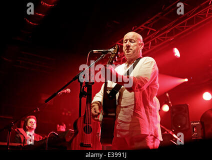 Neil Innes erklingt in Liverpool O2 Academy mit: Neil Innes Where: Liverpool, Kingsland, Vereinigtes Königreich bei: 26. August 2013 Stockfoto