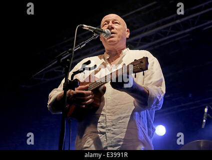 Neil Innes erklingt in Liverpool O2 Academy mit: Neil Innes Where: Liverpool, Kingsland, Vereinigtes Königreich bei: 26. August 2013 Stockfoto