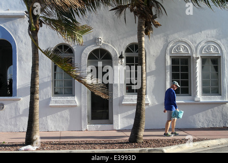 Die eklektische South Beach Viertel von Miami Beach glänzt mit Nachtleben – den ganzen Tag auf seine Art-Deco-Hotels. Stockfoto