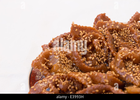 Ramadan Gebäck eingetaucht in Honig mit Sesam bestreut Stockfoto