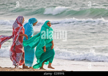 Nouakchott, Mauretanien. 21. Juni 2014. Muslime machen Sie einen Spaziergang am Strand in Nouakchott, der Hauptstadt von Mauretanien, 21. Juni 2014. © Li Jing/Xinhua/Alamy Live-Nachrichten Stockfoto