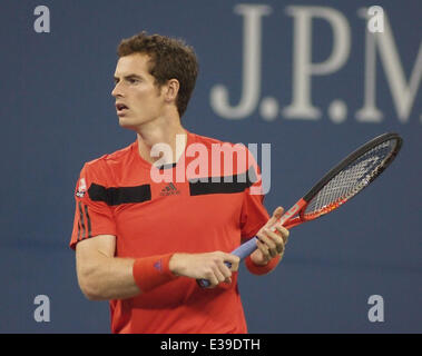 Andy Murray schlägt Michaël Llodra bei US OPEN Tennis Match mit: Andy Murray wo: Flushing Meadows, New York, USA bei: 29. August 2013 Stockfoto