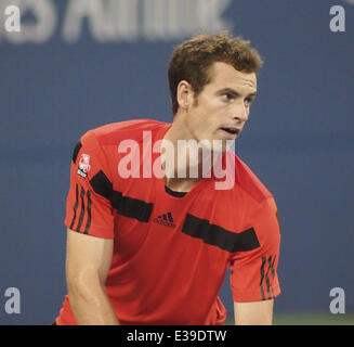 Andy Murray schlägt Michaël Llodra bei US OPEN Tennis Match mit: Andy Murray wo: Flushing Meadows, New York, USA bei: 29. August 2013 Stockfoto