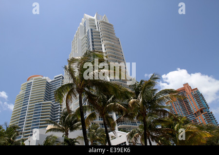 Die eklektische South Beach Viertel von Miami Beach glänzt mit Nachtleben – den ganzen Tag auf seine Art-Deco-Hotels. Stockfoto