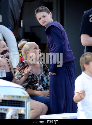 Kate Hudson entdeckt am Set von "Wunsch I Was Here" Dreharbeiten in Los Angeles mit co-star Joey King sporting eine neue Buzz am Set zu schneiden.  Mitwirkende: Joey King wo: Los Angeles, CA, Vereinigte Staaten von Amerika bei: 30. August 2013 Stockfoto