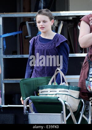 Kate Hudson entdeckt am Set von "Wunsch I Was Here" Dreharbeiten in Los Angeles mit co-star Joey King sporting eine neue Buzz am Set zu schneiden.  Mitwirkende: Joey King wo: Los Angeles, CA, Vereinigte Staaten von Amerika bei: 30. August 2013 Stockfoto