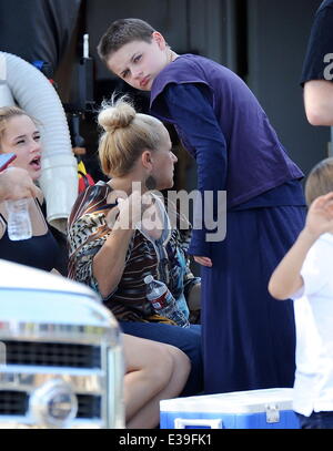 Kate Hudson entdeckt am Set von "Wunsch I Was Here" Dreharbeiten in Los Angeles mit co-star Joey King sporting eine neue Buzz am Set zu schneiden.  Mitwirkende: Joey King wo: Los Angeles, CA, Vereinigte Staaten von Amerika bei: 30. August 2013 Stockfoto