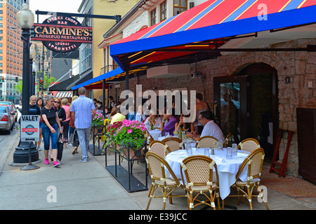 Karmin ist ein Rosebud Restaurant auf Rush St, Bellevue Pl, Gold Coast von Chicago Stockfoto