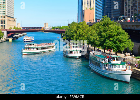 Chicago River Cruise, touristische Boot, Boote entlang der berühmten Riverwalk Chicago, Illinois, USA; Stockfoto