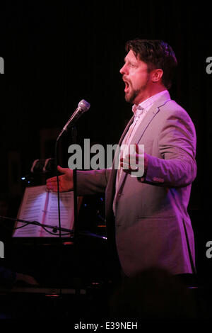 Christopher Sieber Minnesota junge tut gut, Konzert im Birdland-Leistung.  Mitwirkende: Christoph Sieber Where: New York, NY, Vereinigte Staaten von Amerika bei: 03 September 2013 Stockfoto