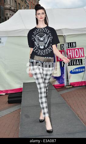 Dublin Fashion Festival 2013 halten eine Street-Fashion-Show auf Grafton Street mit: Shona Harding wo: Dublin, Irland: 05 September 2013 Stockfoto