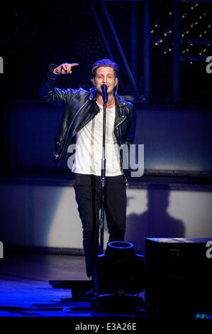 Toronto, Ontario, Kanada. 22. Juni 2014. Amerikanischen pop-Rock Band OneRepublic Perfromed Molsom kanadische Amphitheater in Toronto. Bandmitglieder: RYAN TEDDER, ZACH FILKINS, DREW BROWN, EDDIE FISHER, BRENT KUTZLE Credit: Igor Vidyashev/ZUMAPRESS.com/Alamy Live News Stockfoto