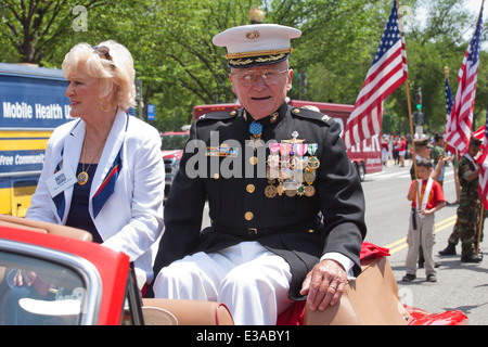 Oberst Wesley L. Fox, US Marine Corps, bei der 2014 National Memorial Day Parade - Washington, DC USA Stockfoto