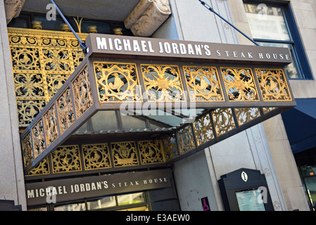 Michael Jordan es Steakhouse, Bar und Salon auf der Magnificent Mile, Michigan Av, Chicago Illinois Stockfoto