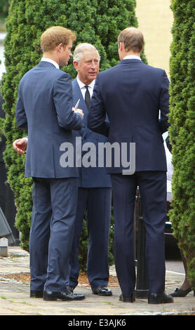 Die Totenmesse für Hugh van Cutsem, in Brentwood Kathedrale. Es nahmen hochrangige Royals.  Mitwirkende: Prinz Charles, Prinz Harry, Prinz William Where: Brentwood Essex, Großbritannien wenn: 11 September 2013 Stockfoto