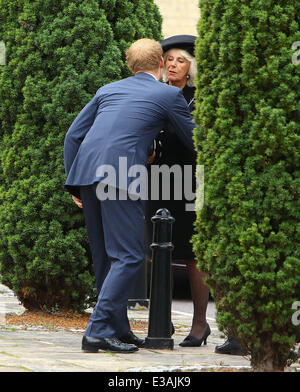 Die Totenmesse für Hugh van Cutsem, in Brentwood Kathedrale. Es nahmen hochrangige Royals.  Mitwirkende: Prinz Harry, Camilla Herzogin von Cornwall wo: Brentwood Essex, Großbritannien wenn: 11 September 2013 Stockfoto