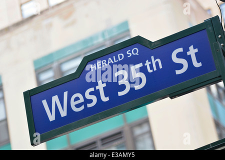 Herald Square in New York, Straßenschild West 35th St Stockfoto