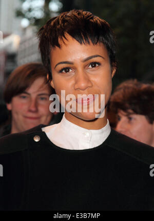 Drücken Sie Nacht für "Barking in Essex" am Theater Wyndhams mit: Zawe Ashton wo: London, Vereinigtes Königreich bei: 16 September 2013 Stockfoto