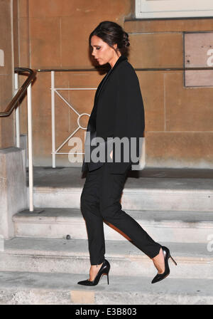 Ein Abend feiern The Global Fund im Apsley House - Abfahrten mit statt: Victoria Beckham Where: London, Vereinigtes Königreich: 16 September 2013 Stockfoto