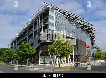 Potsdam, Deutschland. 23. Juni 2014. Blick auf das Brandenburger Filmakademie "Konrad Wolf" in Potsdam, Deutschland, 23. Juni 2014. Der Potsdamer Hochschule für Film und Fernsehen (HFF) werden der erste Film Universität Deutschlands geworden. 60 Jahre nach der Gründung wird es dann den Namen Film Universität Babelsberg Konrad Wolf gegeben. Die Umbenennung Preisverleihung findet am 08 Juli. Foto: RALF HIRSCHBERGER/Dpa/Alamy Live News Stockfoto