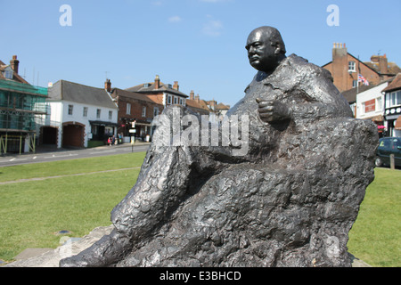 Statue von Sir Winston Churchill auf dem Grün bei Westerham, Kent, UK Stockfoto