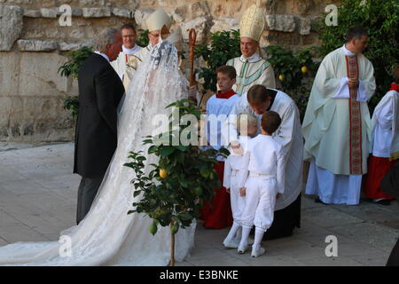 Die Hochzeit von Prinz Felix von Luxemburg und Claire Lademacher an der Basilika Sainte Marie-Madeleine Featuring: Claire Lademacher Where: St. Maximin, Frankreich bei: 21 September 2013 Stockfoto