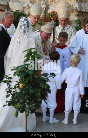 Die Hochzeit von Prinz Felix von Luxemburg und Claire Lademacher an der Basilika Sainte Marie-Madeleine Featuring: Claire Lademacher Where: St. Maximin, Frankreich bei: 21 September 2013 Stockfoto