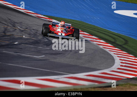 Spielberg, Österreich. 21. Juni 2014. Non-Executive Chairman von Mercedes AMG, ehemaliger österreichischer Formel1 Rennfahrer Niki Lauda, lenkt seine 1976 Ferrari 312T2 an der Rennstrecke Red Bull Ring in Spielberg, Österreich, 21. Juni 2014. Die 2014 Formel 1 Grand Prix Österreich statt findet am 22. Juni. Foto: David sollte/Dpa - News WIRE SERVICE/Dpa/Alamy Live Stockfoto