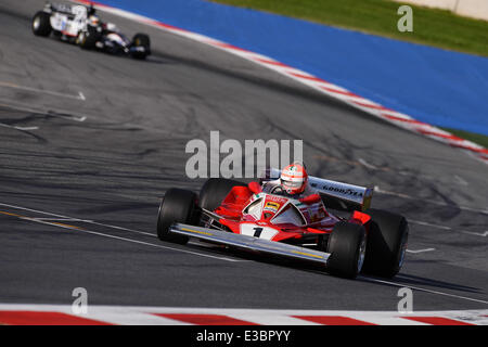 Spielberg, Österreich. 21. Juni 2014. Non-Executive Chairman von Mercedes AMG, ehemaliger österreichischer Formel1 Rennfahrer Niki Lauda, lenkt seine 1976 Ferrari 312T2 an der Rennstrecke Red Bull Ring in Spielberg, Österreich, 21. Juni 2014. Die 2014 Formel 1 Grand Prix Österreich statt findet am 22. Juni. Foto: David sollte/Dpa - News WIRE SERVICE/Dpa/Alamy Live Stockfoto