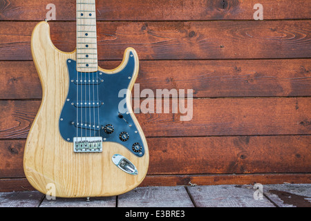 Fender Stratocaster aus Holz e-Gitarre, Produktbild Stockfoto