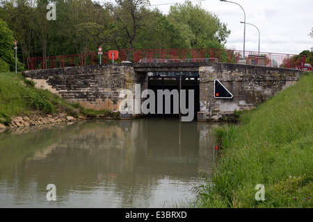 Sperren Sie im Canal de l ' est, Charmes, Lothringen, Vogesen, Frankreich Stockfoto