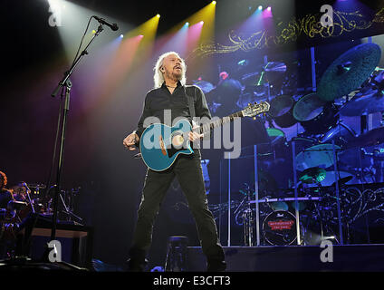 Barry Gibb in Manchester Arena mit: Barry Gibb Where: Manchester, Vereinigtes Königreich bei: 29 September 2013 Stockfoto