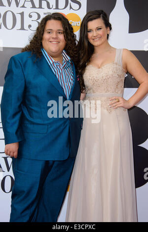 Die Classic Brit Awards 2013 statt in der Royal Albert Hall - Ankünfte mit: Jonathan Antoine und Charlotte Jaconelli wo Stockfoto