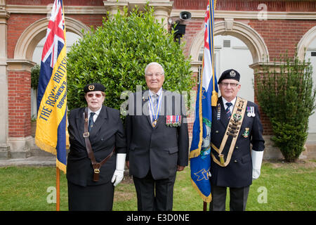 Bromley, UK, 23. Juni 2014, The Royal British Legion Personal besuchen die Bromley Rat jährliche Flagge heben Ceremon Credit: Keith Larby/Alamy Live News Stockfoto