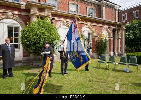 Bromley, UK, 23. Juni 2014, The Royal British Legion Personal besuchen die Bromley Rat jährliche Flagge heben Ceremon Credit: Keith Larby/Alamy Live News Stockfoto