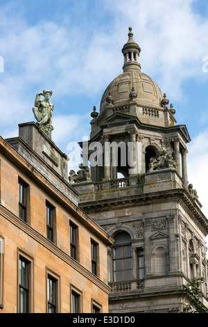 Italienische Zentrum Statue des Merkur mit Glasgow City Chambers in Hintergrund, Glasgow, Schottland, Großbritannien Stockfoto