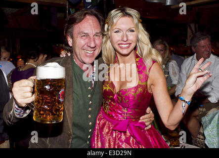 Das Hippodrom veranstaltet Oktoberfest 2013 Featuring: Sabine Piller, Ralph Piller wo: München, Deutschland: 4. Oktober 2013 Stockfoto