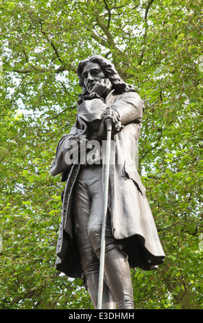 Blick auf Bristol, die auf Edward Colston, Philanthrop, Kaufmann und Sklavenhändler verweisen. Statue von Colston in Bristol Center Stockfoto