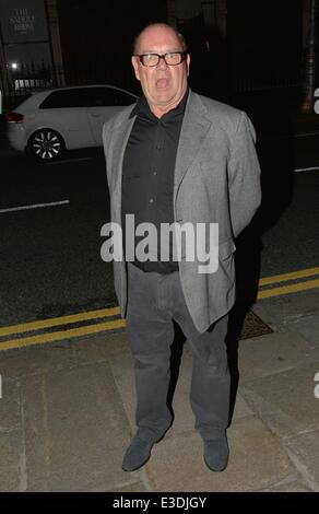 Mitgliedern der Band U2 besuchen Anne Maddens Kunstausstellung in Taylor Galerien auf Kildare Street...  Mit: Paul McGuinness Where: Dublin, Irland bei: 10. Oktober 2013 Stockfoto