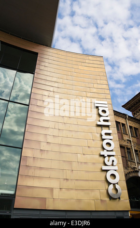 Blick auf Bristol, die auf Edward Colston, Philanthrop, Kaufmann und Sklavenhändler verweisen. Colston Hall Stockfoto