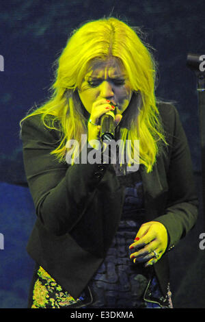 Kelly Clarkson führt, während die Menschen wie uns Fair-Trade-Konzert im Highline Ballroom Featuring: Kelly Clarkson Where: New York, NY, Vereinigte Staaten von Amerika bei: 10. Oktober 2013 Stockfoto