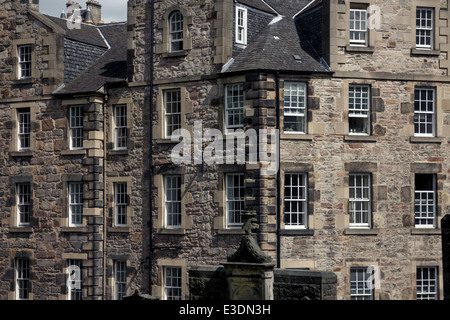 Traditionelle Architektur von Edinburghs Altstadt am Candelmaker Zeile Stockfoto