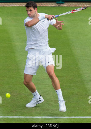 London, UK. 23. Juni 2014. Wimbledon Tennis Championships Grigor Dimitrow Bulgarien in Aktion gegen Ryan Harrison der Vereinigten Staaten während der ersten Tag Männer Singles erstes Vorrundenspiel bei den Wimbledon Tennis Championships auf The All England Lawn Tennis Club in London, Vereinigtes Königreich. Bildnachweis: Aktion Plus Sport/Alamy Live-Nachrichten Stockfoto